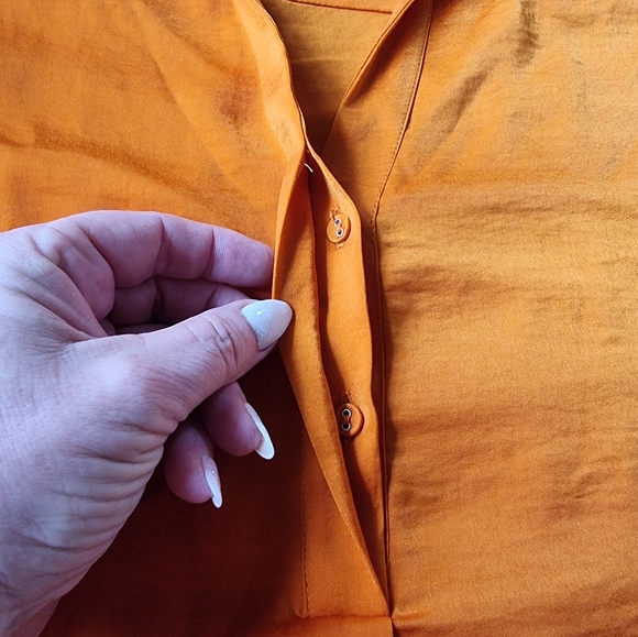 ๐3/$40 Sale!Mix & Match๐ Renuar Iridescent Orange High Low Flowy Blouse - Picture 9 of 9